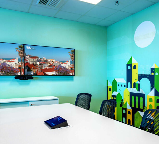 FANDOM meetup QB55R samsung logitech 2