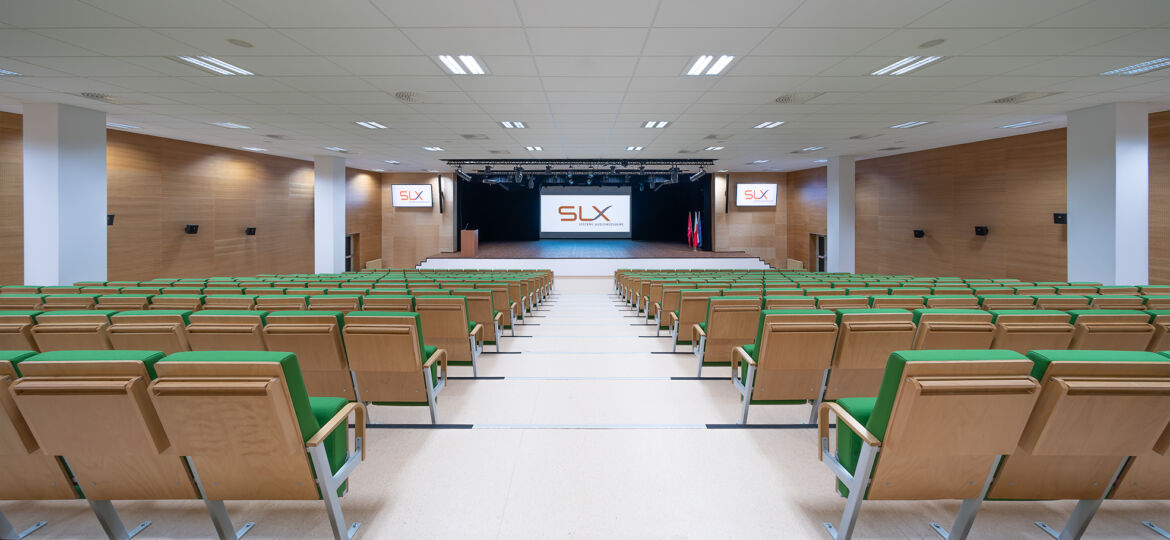 Nowoczesna aula wykładowa dla uczelni - Realizacja SLX